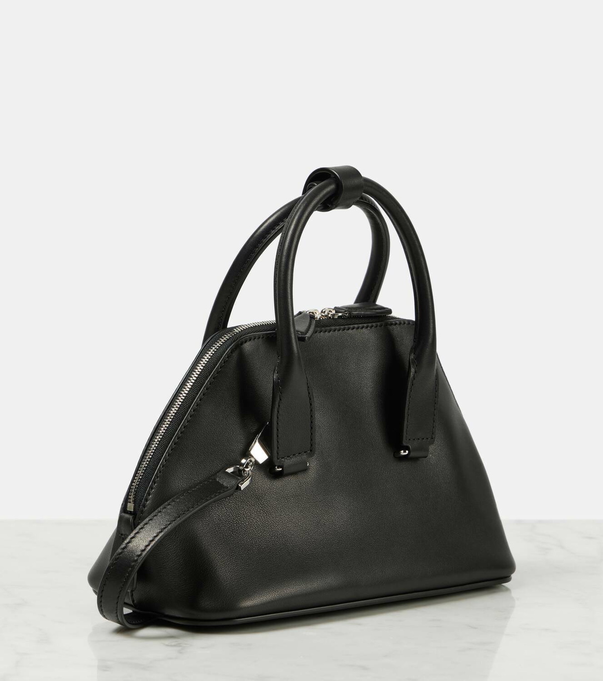 【国内発送】THE ROW ハンドバッグ Devon mini leather tote Devon Mini leather tote bag in brown - The Row | Mytheresa