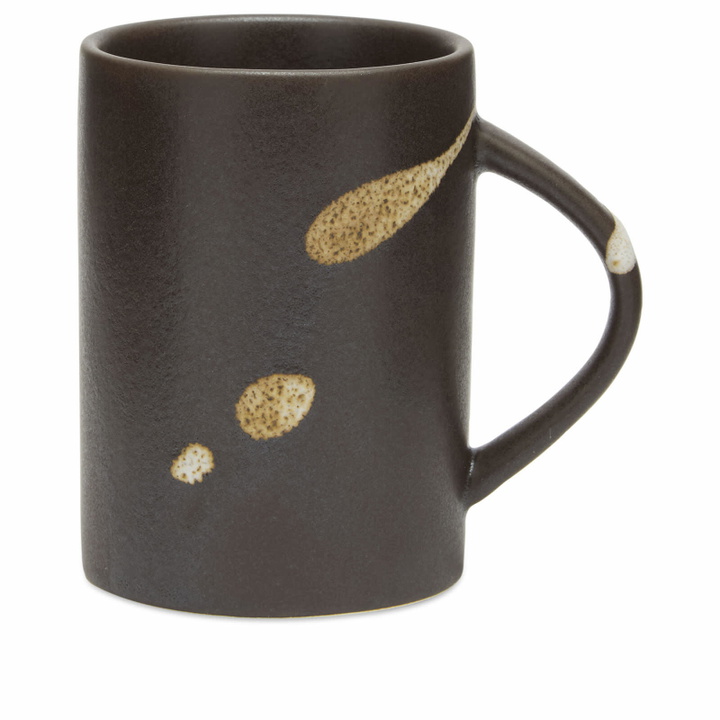 Photo: ferm LIVING Koyo Mug in Dark Brown/Buff 