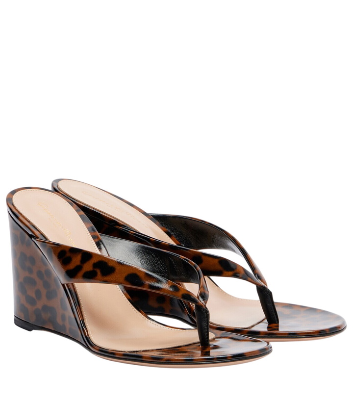 Photo: Gianvito Rossi Leopard-print leather wedge thong sandals