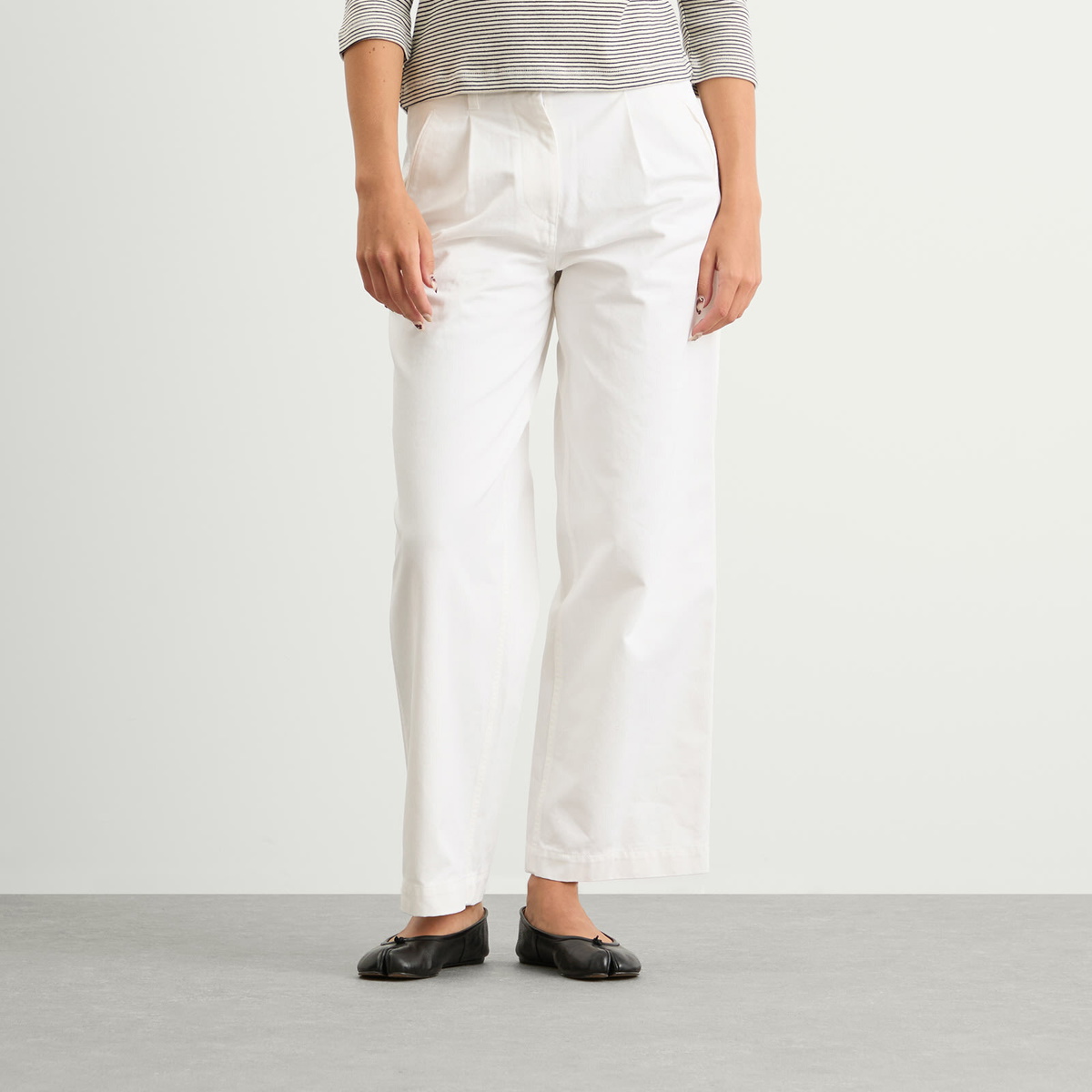 Nothing Written Women's Gato Straight Tuck Pants in White