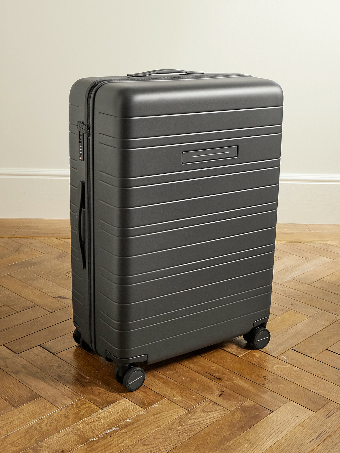 Horizn Studios - H7 Essential Hardshell Check-In Suitcase