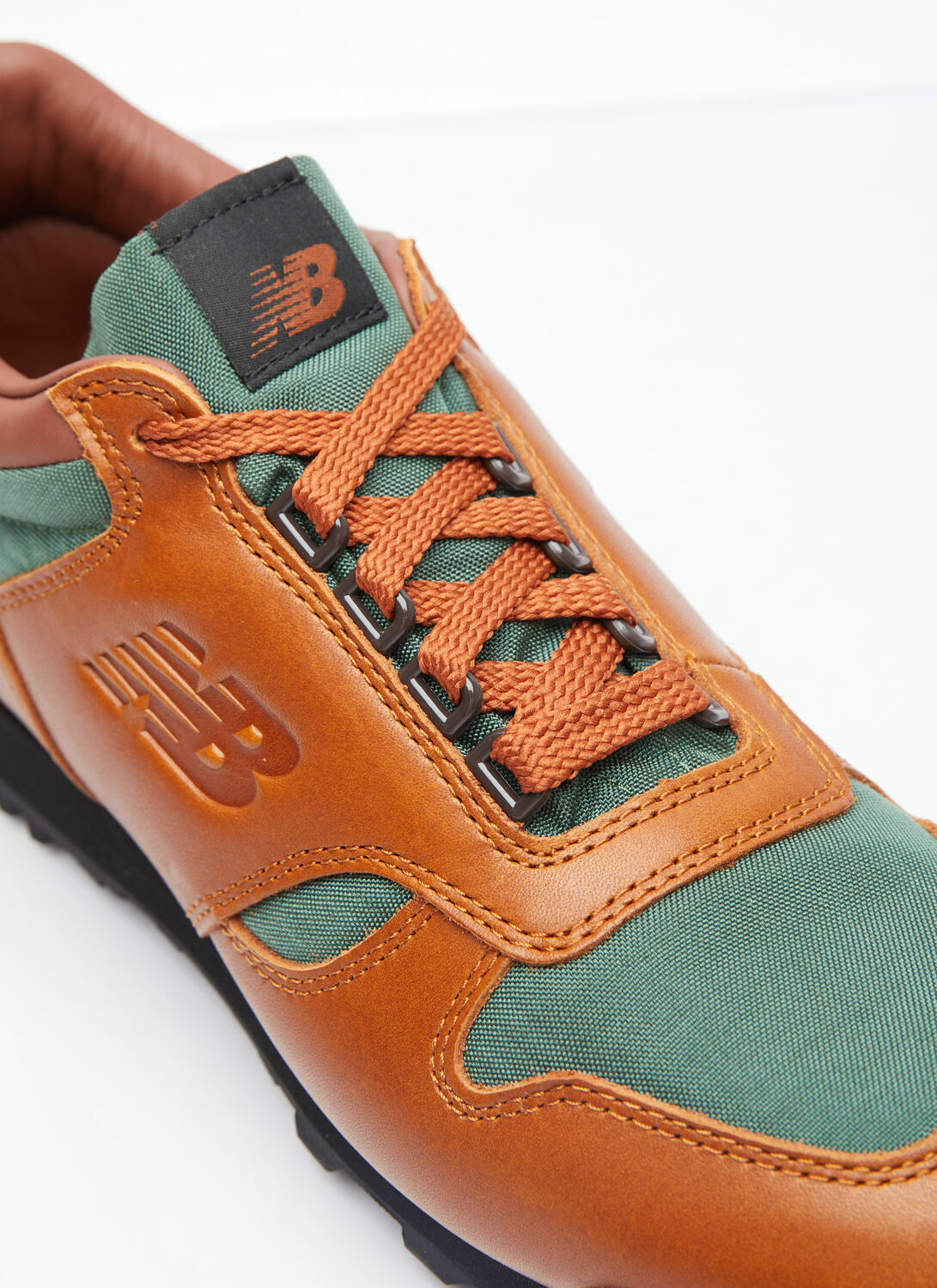 New Balance Rainer Low Top Sneakers