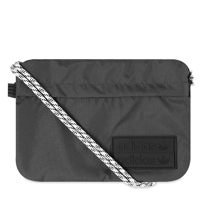 Photo: Adidas Ryv Simple Pouch