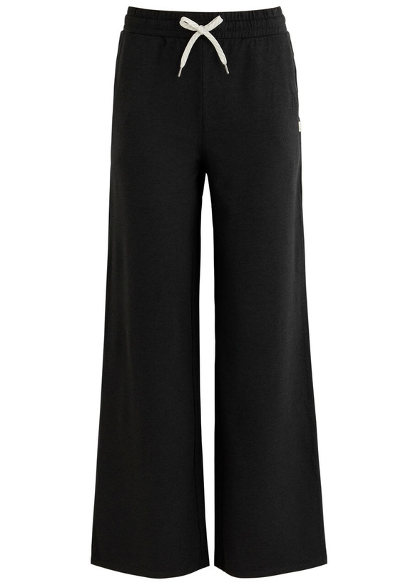 Photo: Vuori Halo Essential Jersey Sweatpants Black