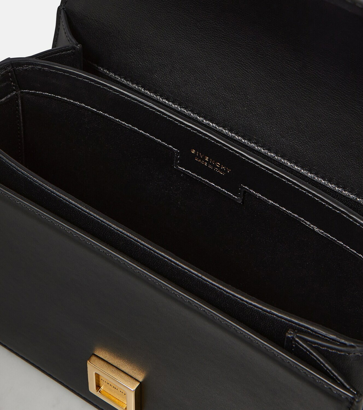 ショルダーバッグ・ポシェット GIVENCHY 4g leather shoulder bag with 4g liquid buckle Nero Givenchy 4G Liquid Shoulder Bag in Leather | Neiman Marcus