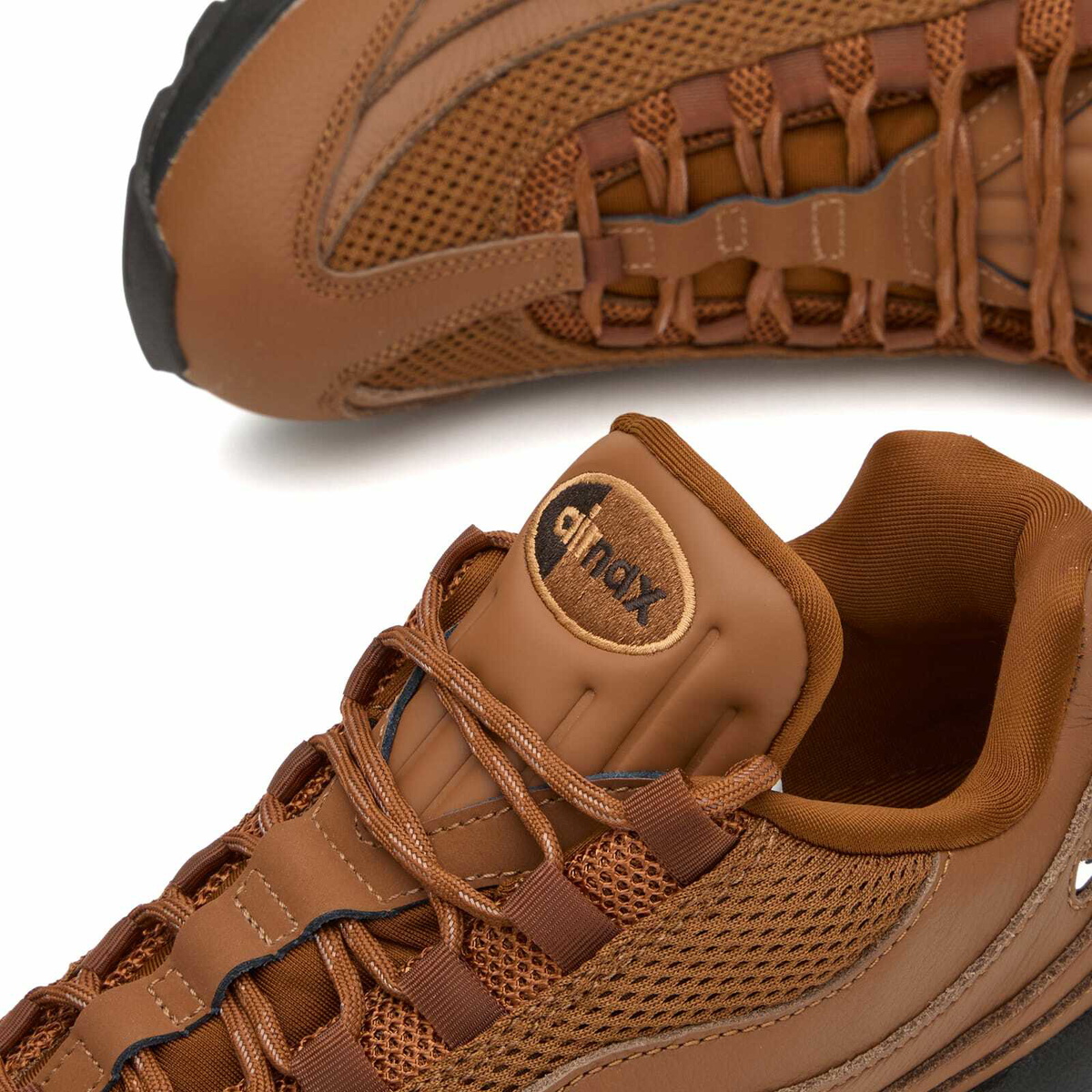 Nike Air Max 95 Slim Sneaker in British Tan/Flax