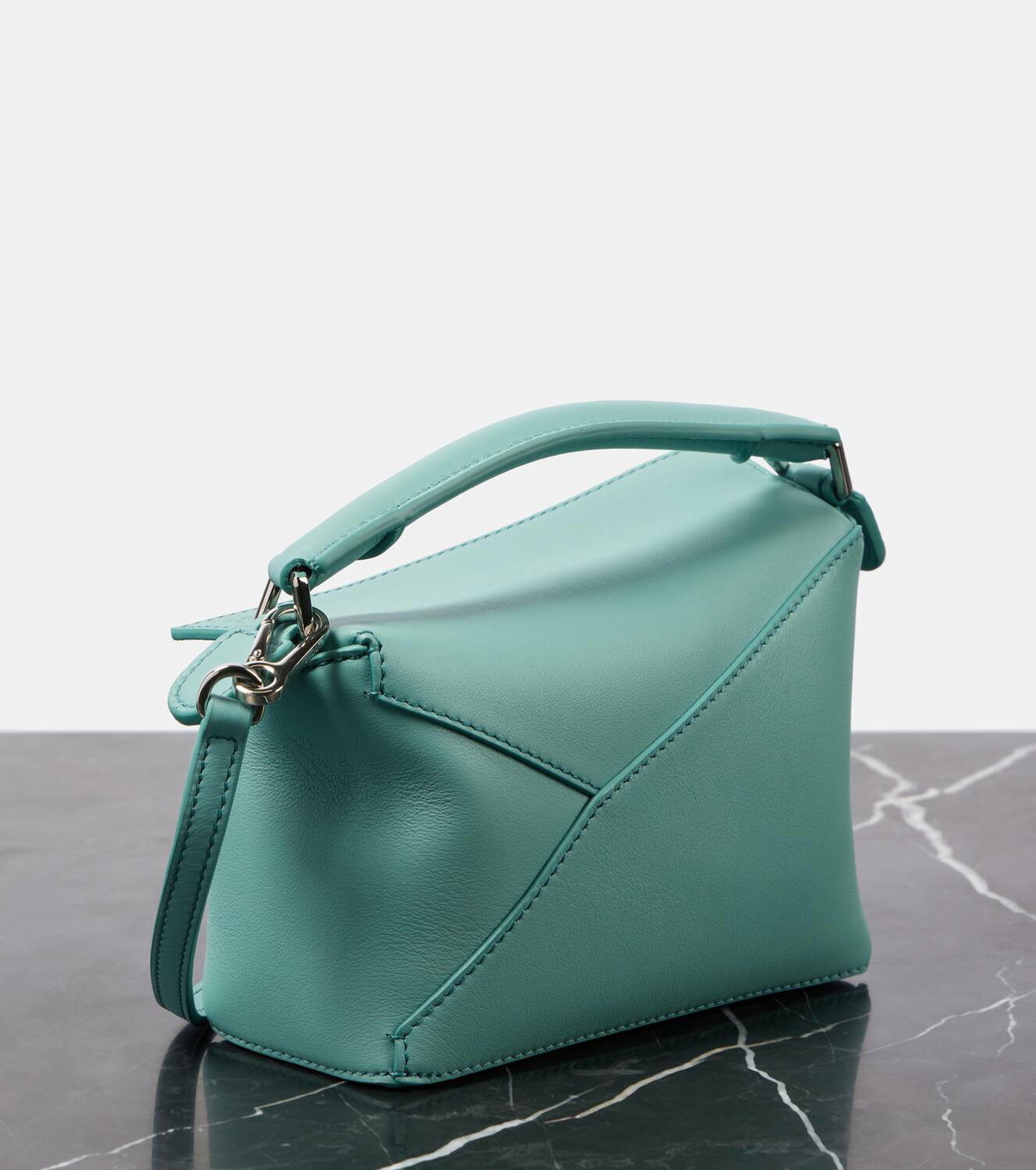 翠 Compact zip wallet in soft grained calfskin Green - LOEWE