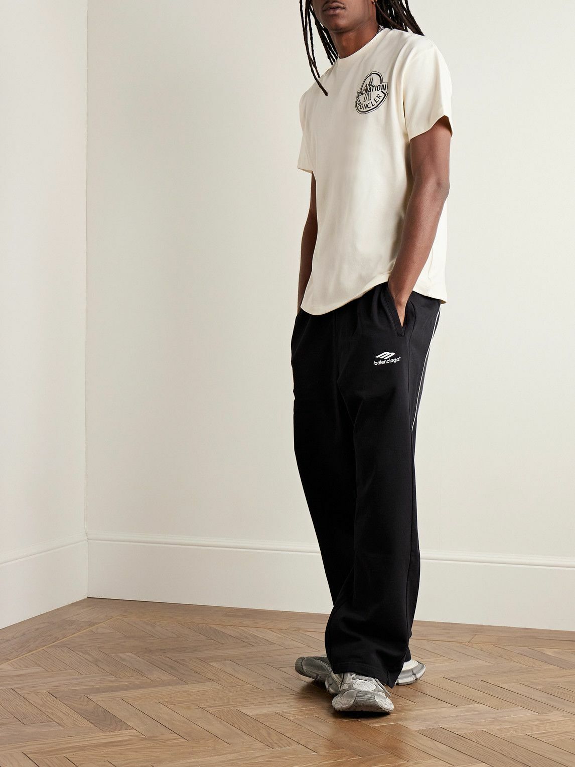 Lil Tjay 着用 MONCLER Tシャツ ホワイト swag drip Moncler Genius - Roc Nation by Jay-Z Logo-Print Cotton-Jersey T