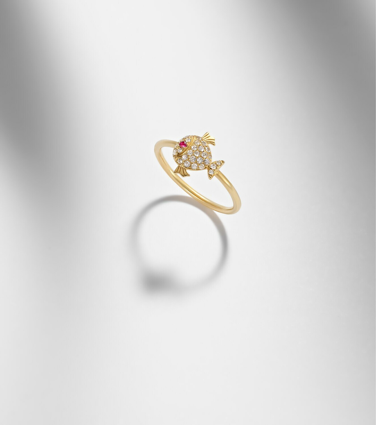 Yvonne Léon Petit Poisson 18kt gold ring with diamonds and rubies