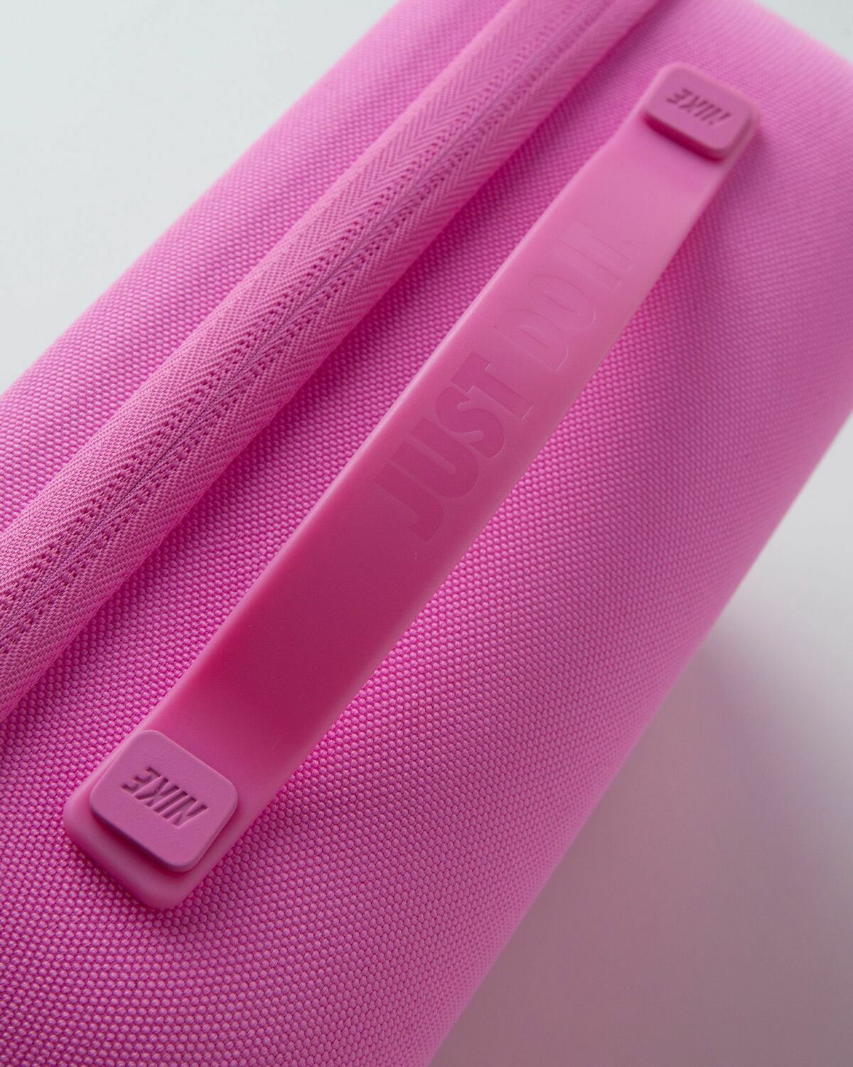 Nike Graphic Hard Case (Pink Force/White Osfm) Nike Graphic Hard Case (Pink Force⁄White Osfm)