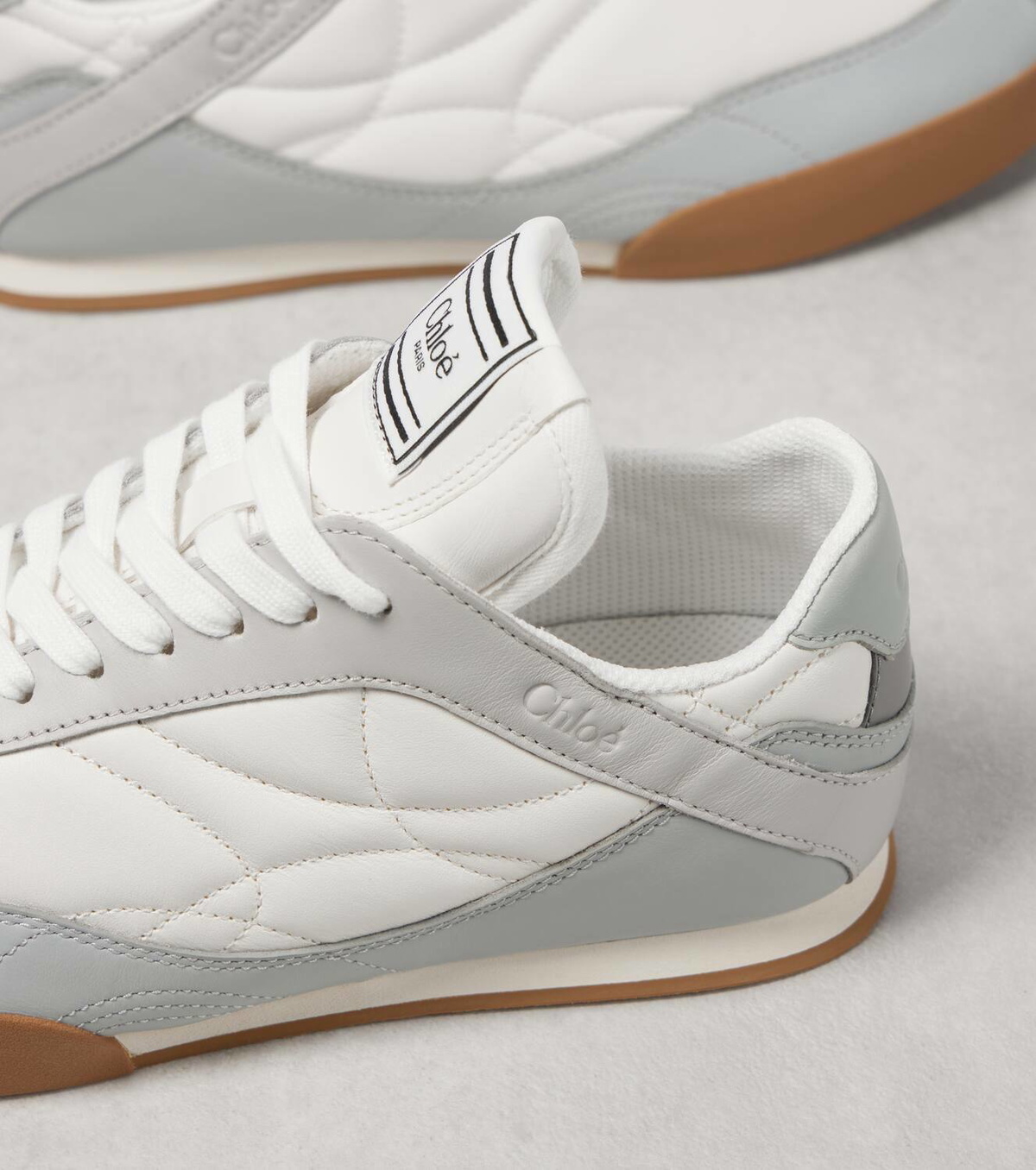スニーカー Chloe Dove Grey Suede Chloa Kick Sneakers Chloé Kick suede-trimmed sneakers Chloe