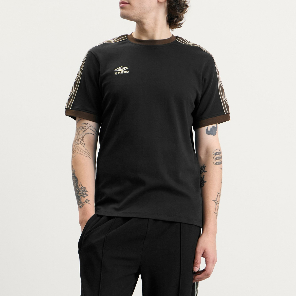 Umbro Men's Taped T-Shirt in Black/Demitasse/Pelican