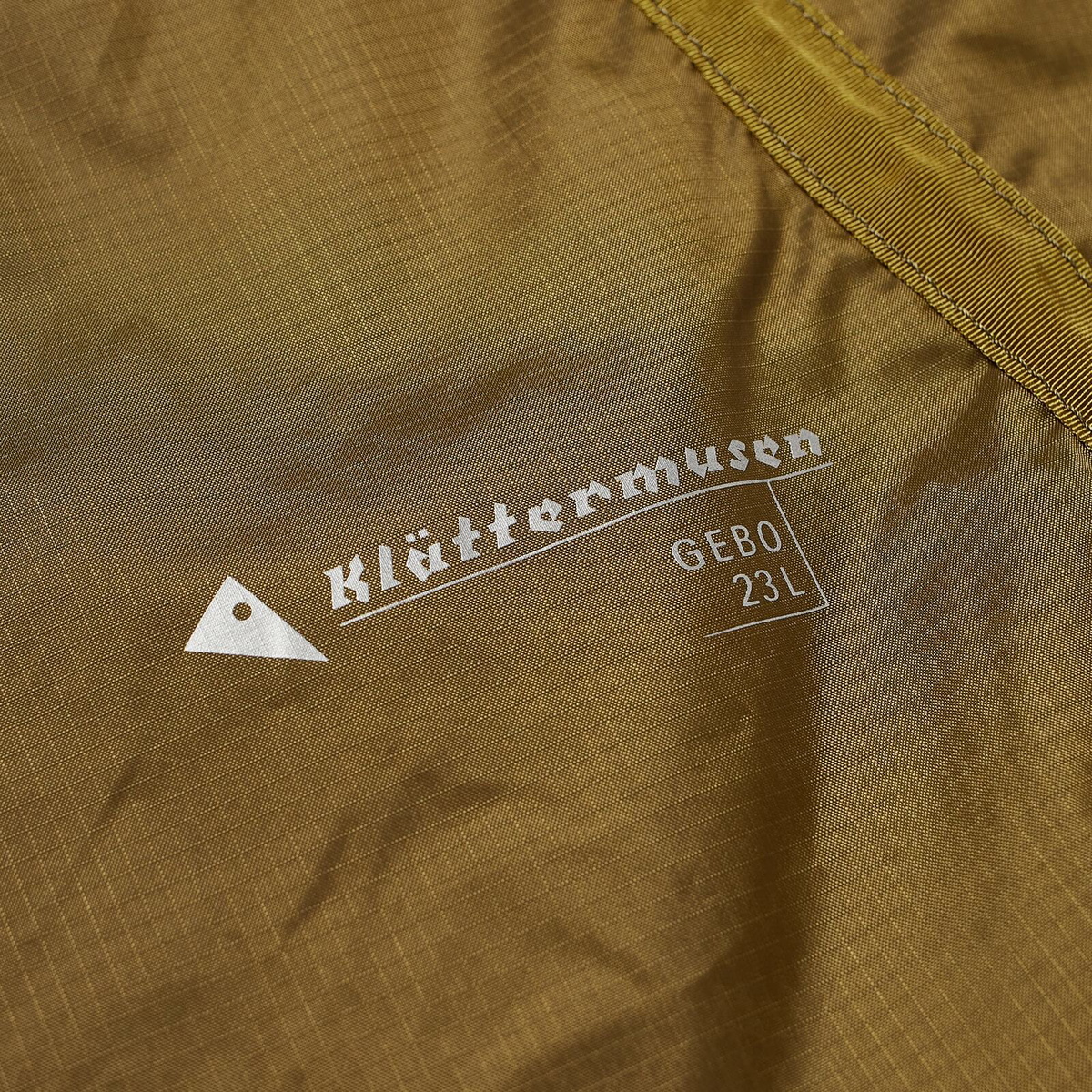 Klättermusen Men's Gebo Lightweight 23L Tote in Olive