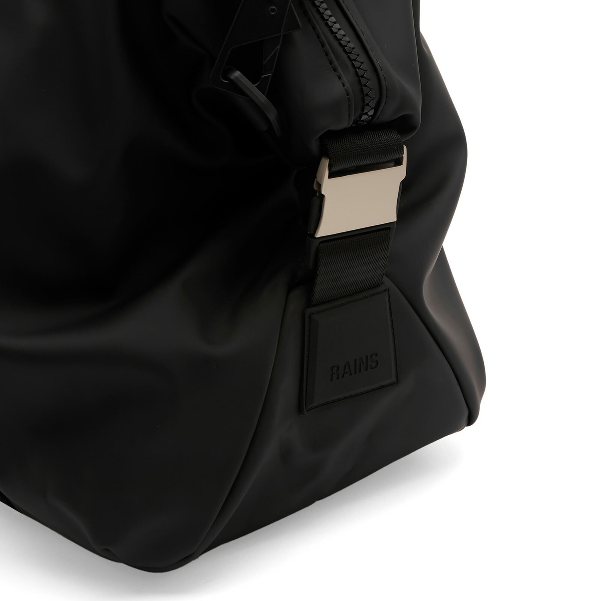 RAINS Valera Weekend Bag Small in Black 