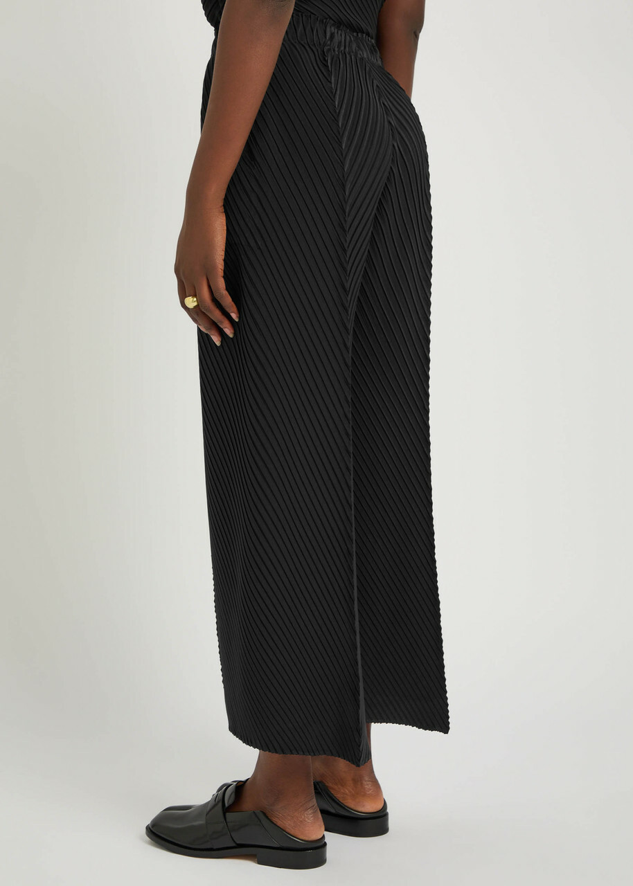 Issey Miyake Pleated Crepe-plissé Trousers Black