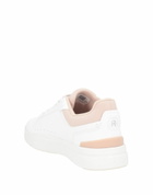 On The Roger Advantage Womens Sneakers in White