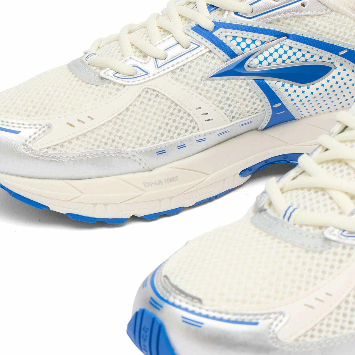 Brooks Men's Adrenaline GTS 10 in Coconut Milk/Bluelolite/Silver