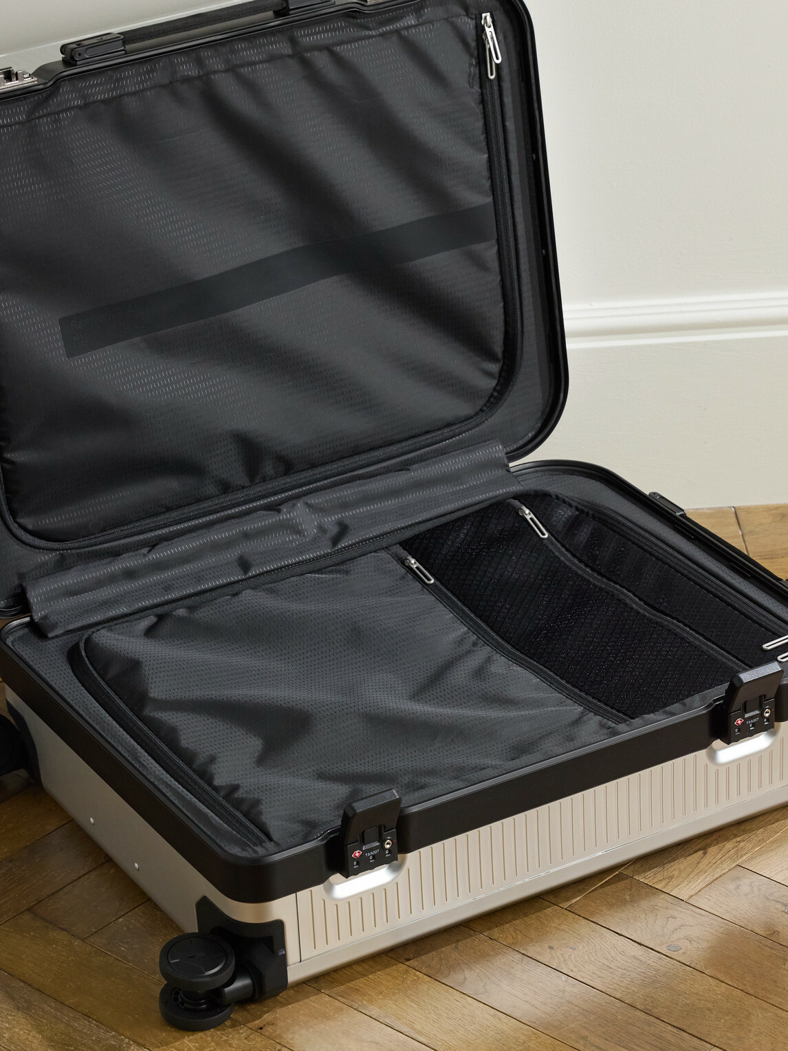 DB Journey - Ramverk Polycarbonate and Aluminium Check-In Suitcase