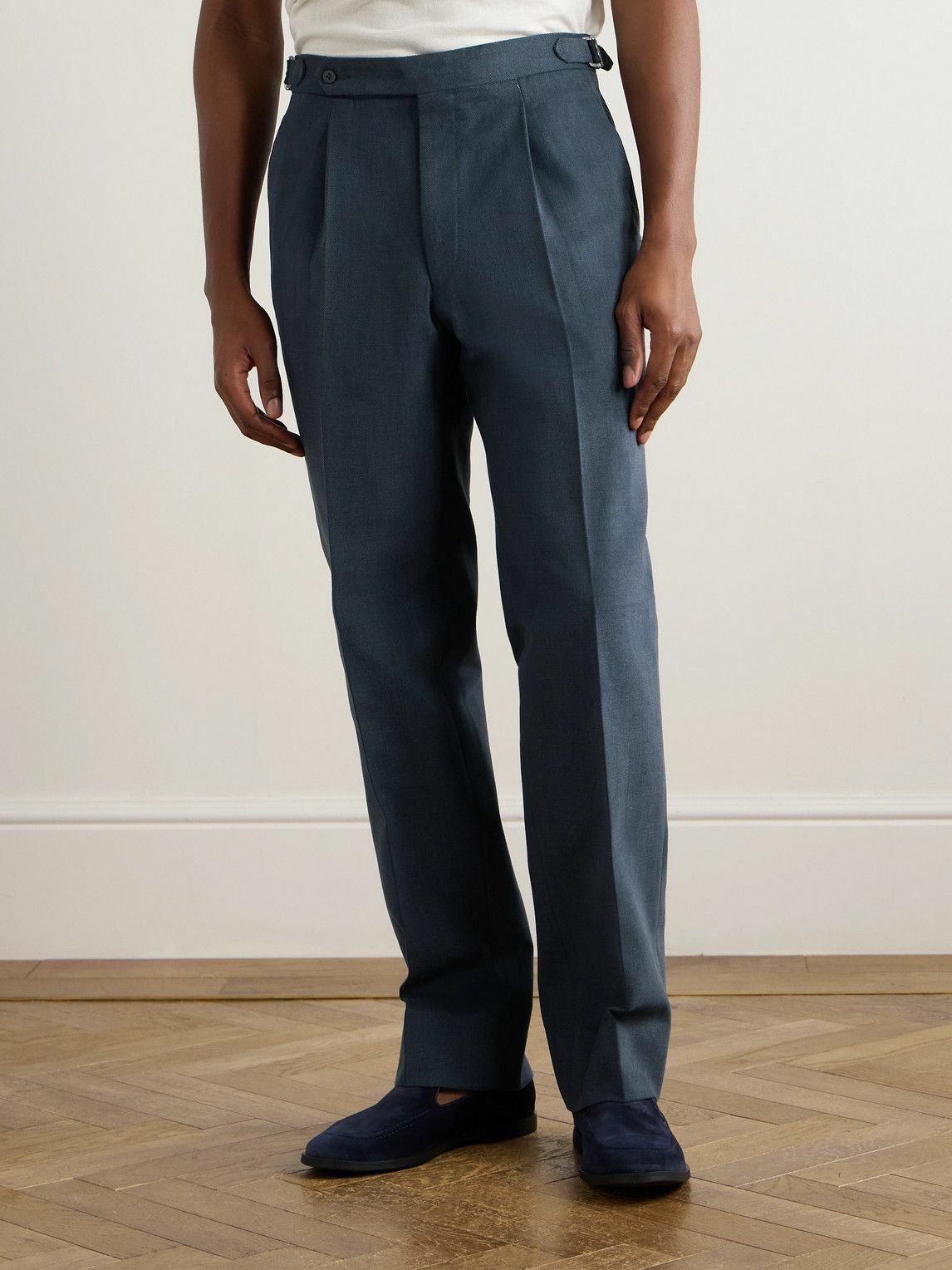 Stòffa - Tapered Pleated Cotton-Canvas Trousers - Blue