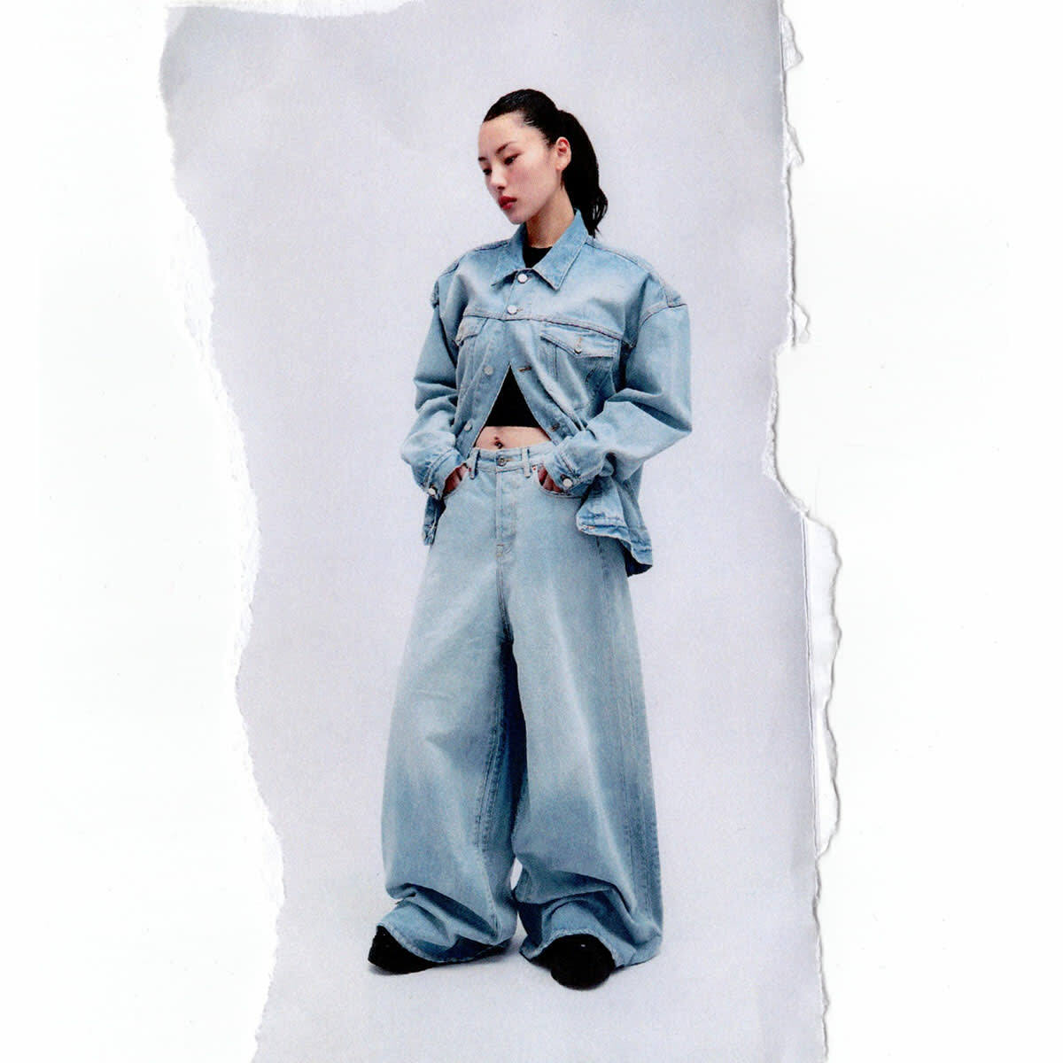Vetements Women's Destroyed Jeans in Blue Vetements