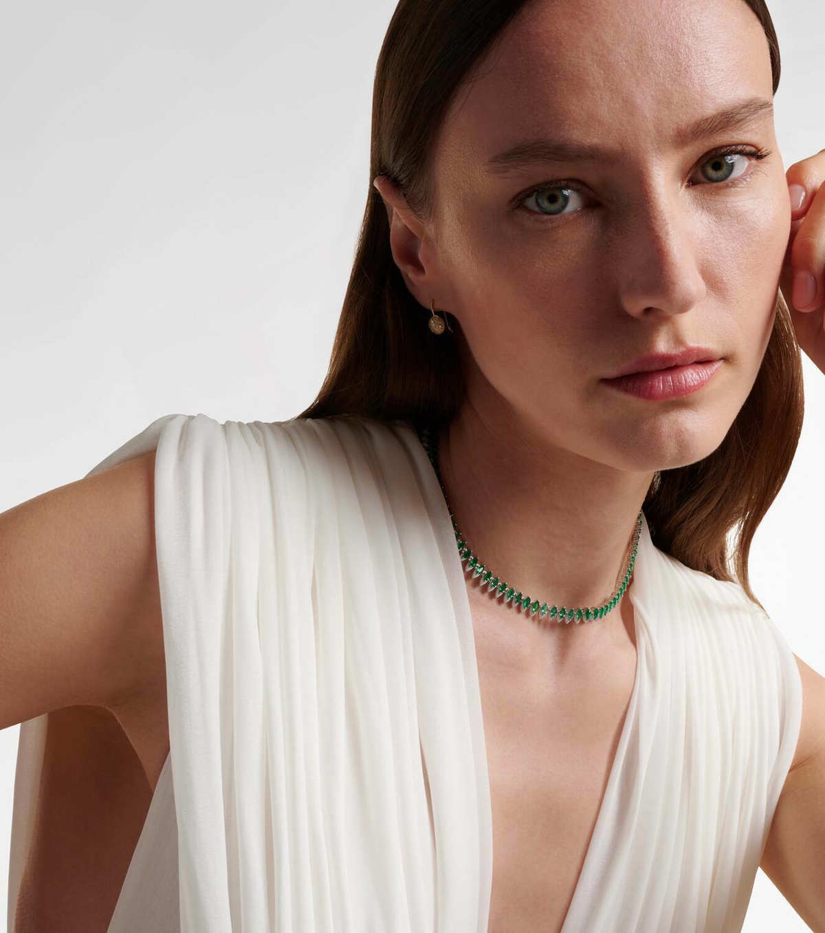 Kamyen 18kt white gold and enamel choker with emeralds