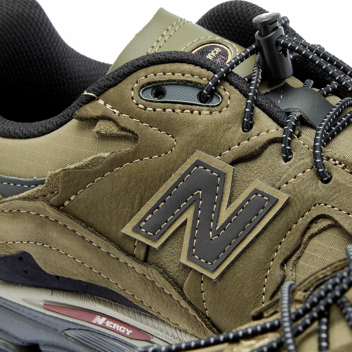 New Balance M2002RDN Sneakers in Dark Moss New Balance