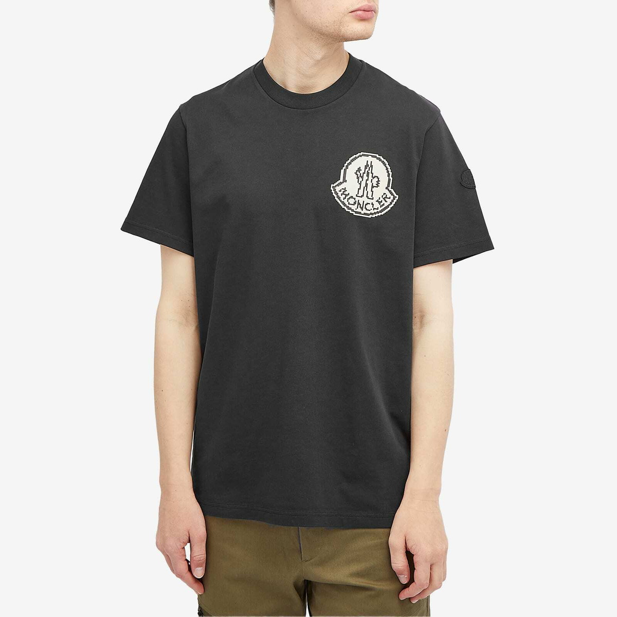 MONCLER Skiing Pixel ロゴ Tシャツ Moncler Men's Pixel Logo T-Shirt in Black Moncler