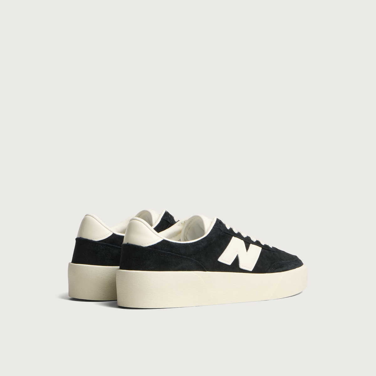 New Balance Men's 750 Sneaker in Black/Angora