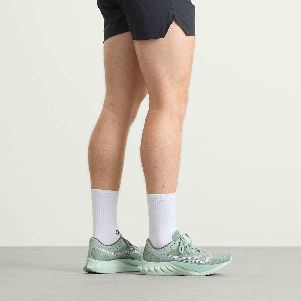 Saucony Men's Endorphin Pro 4 Sneaker in Iceberg/Carbon