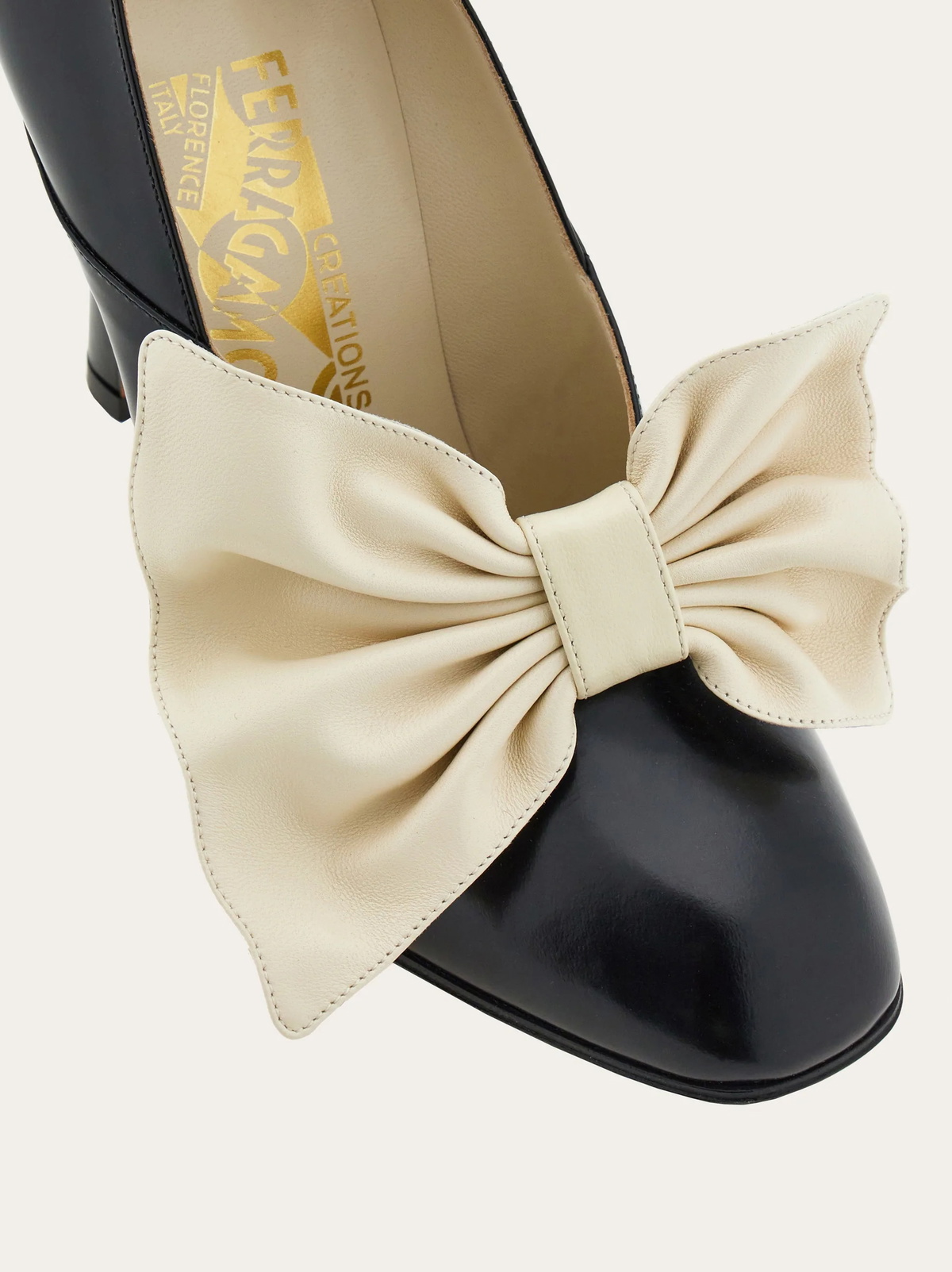 Ferragamo Womens Bella (1928) in Black