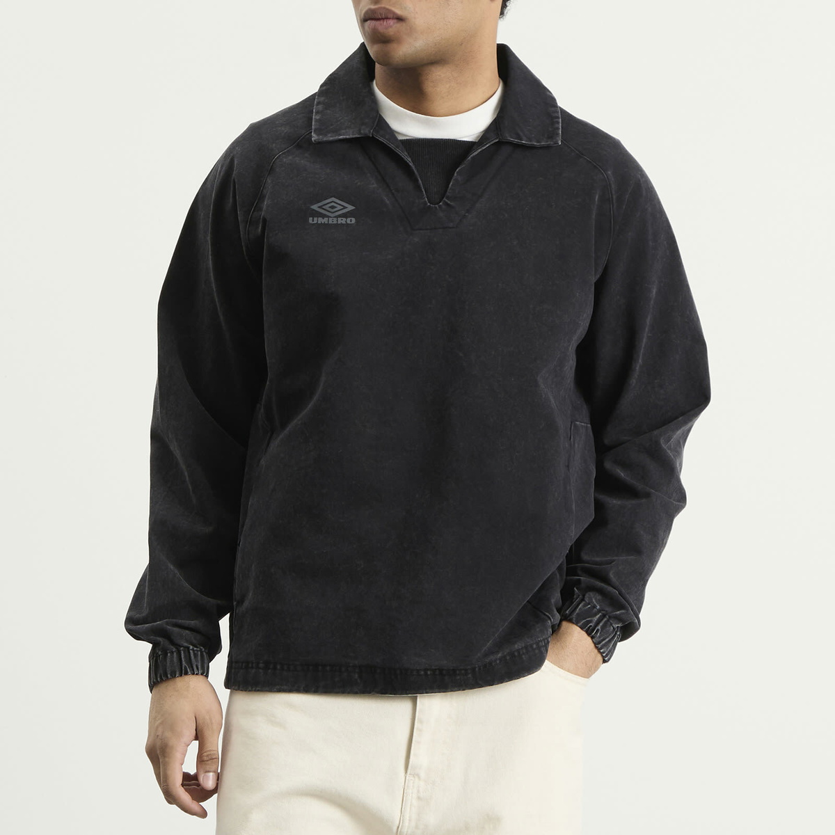 Umbro Men's Washed Drill Top in Black/Volcanic Ash Umbro