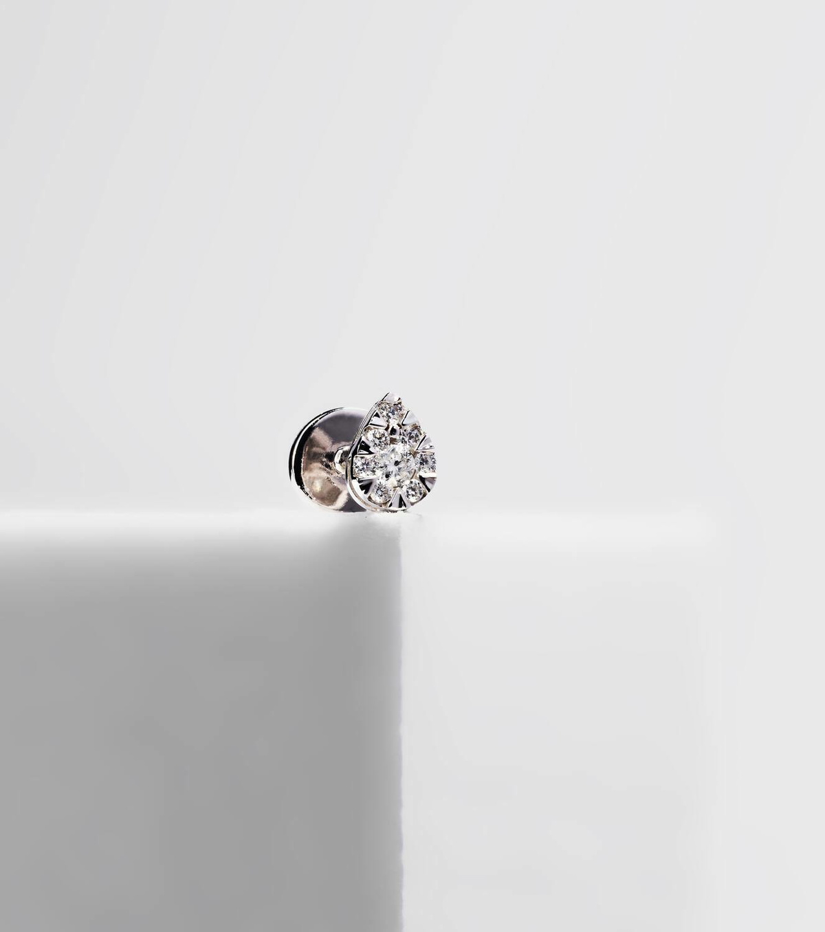 Persée Piercing 18kt white gold single earring with diamonds
