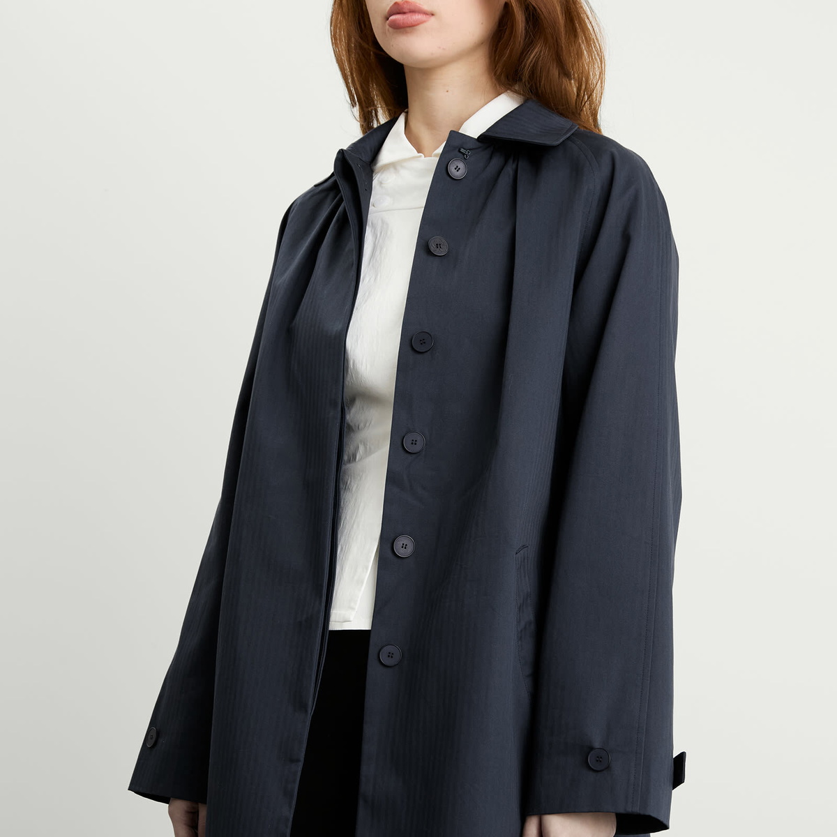 Peachy Den Women's Cheri Mac Jacket in Navy