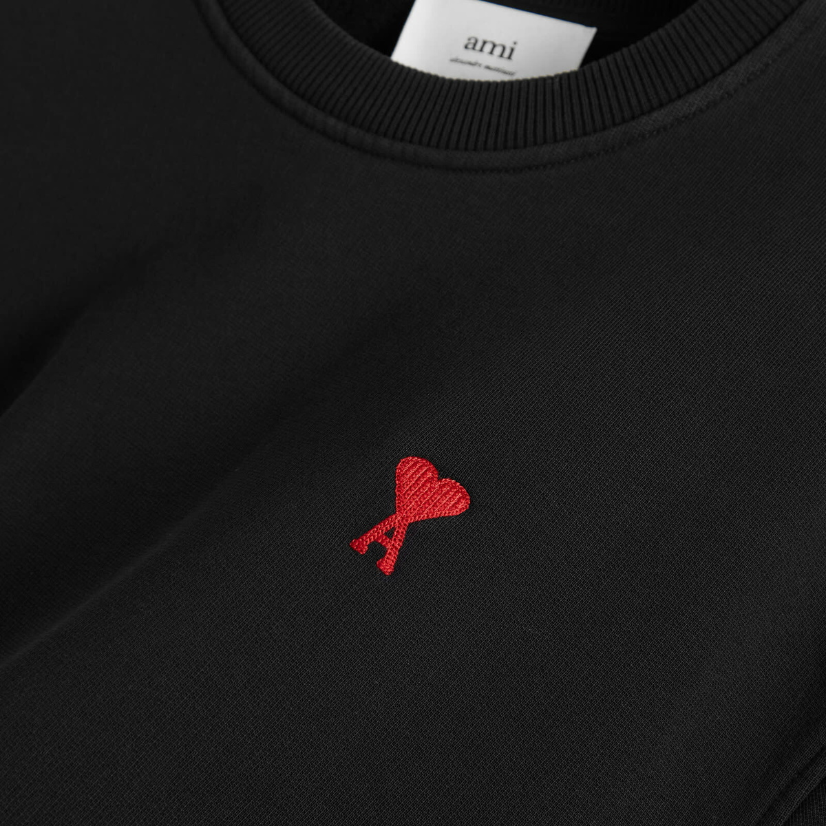 ◆AMI PARIS◆Unisex heart small logo sweatshirt◆ AMI Paris Men's Heart Crew Sweatshirt in Black AMI