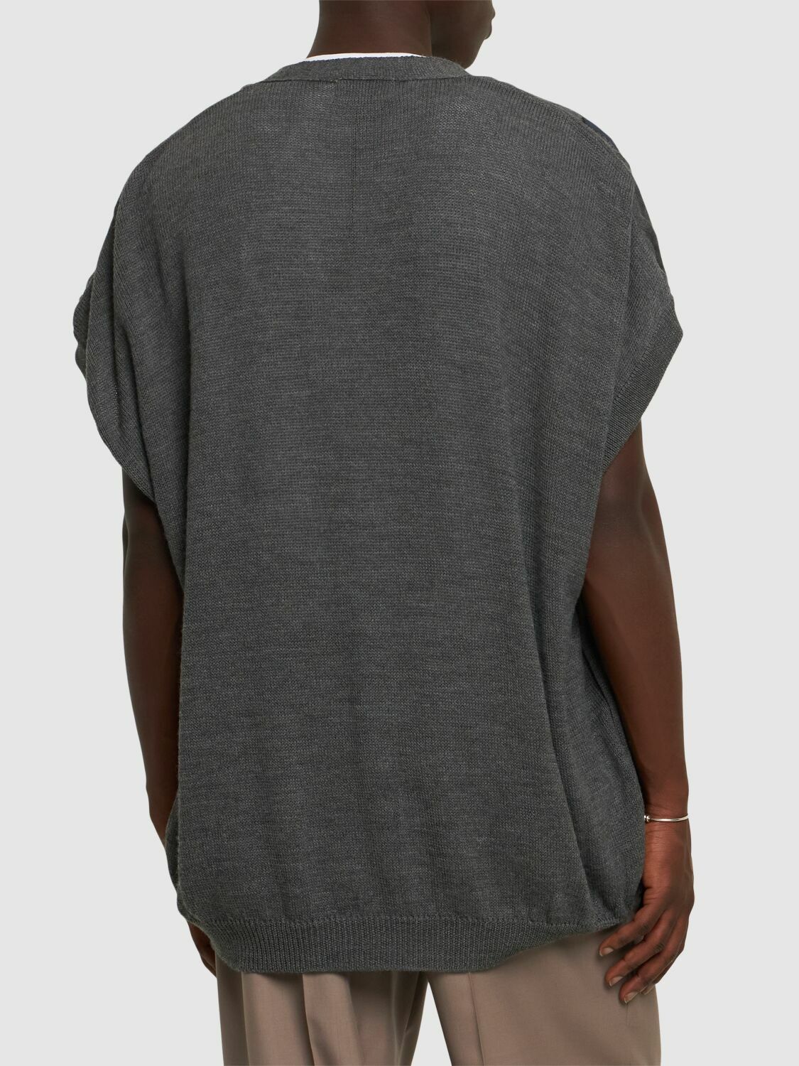 Strada Vest | Sandstone main image 1