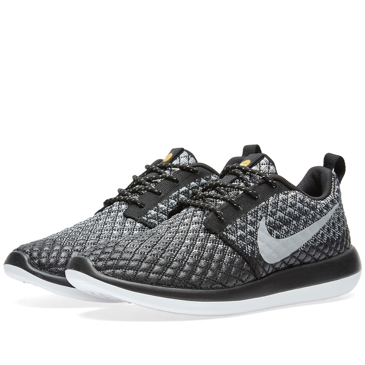 Photo: Nike W Roshe Two Flyknit 365