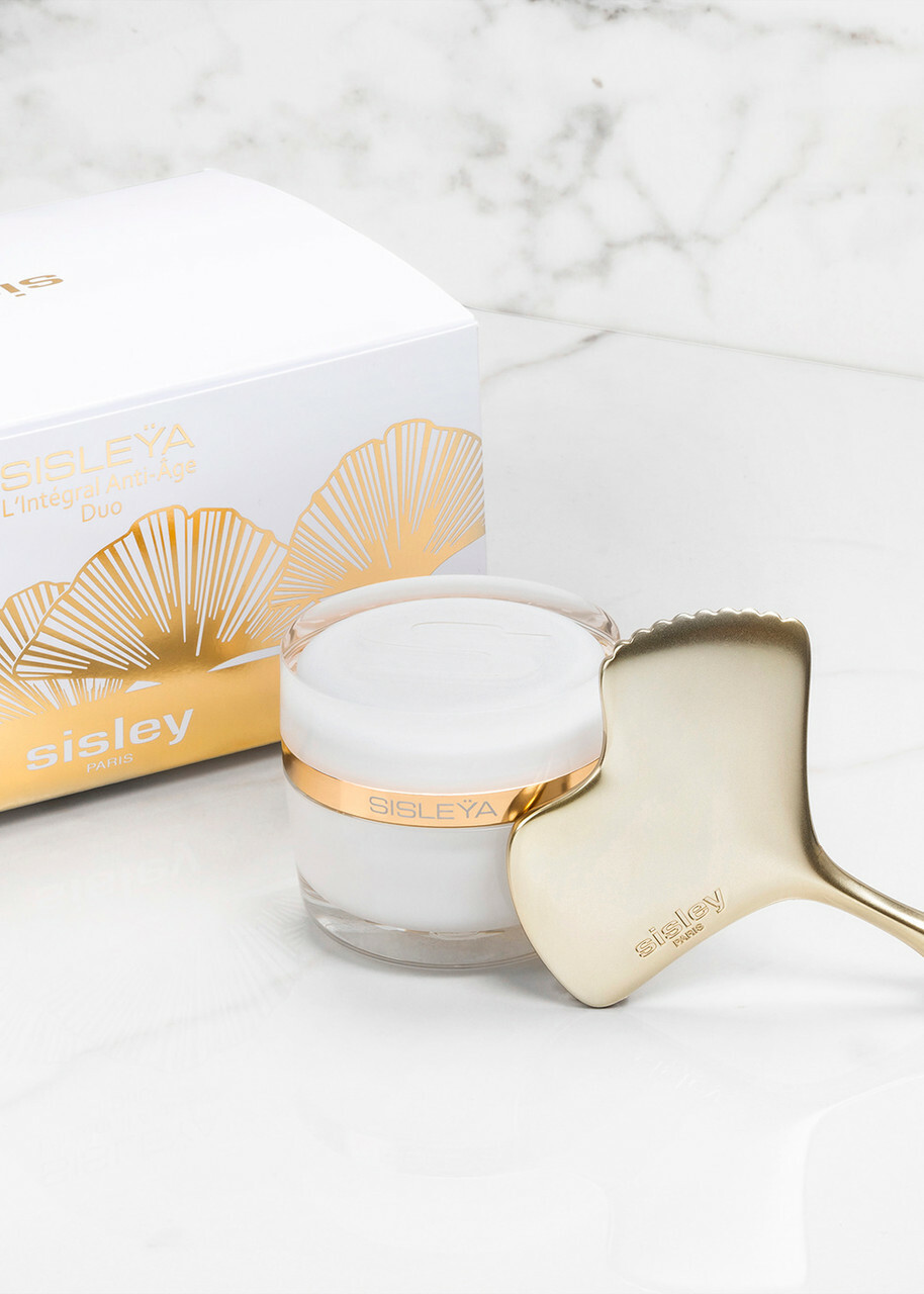 Sisley Sisleÿa L'Intégral Anti-Âge & Ginkgo Gua Sha