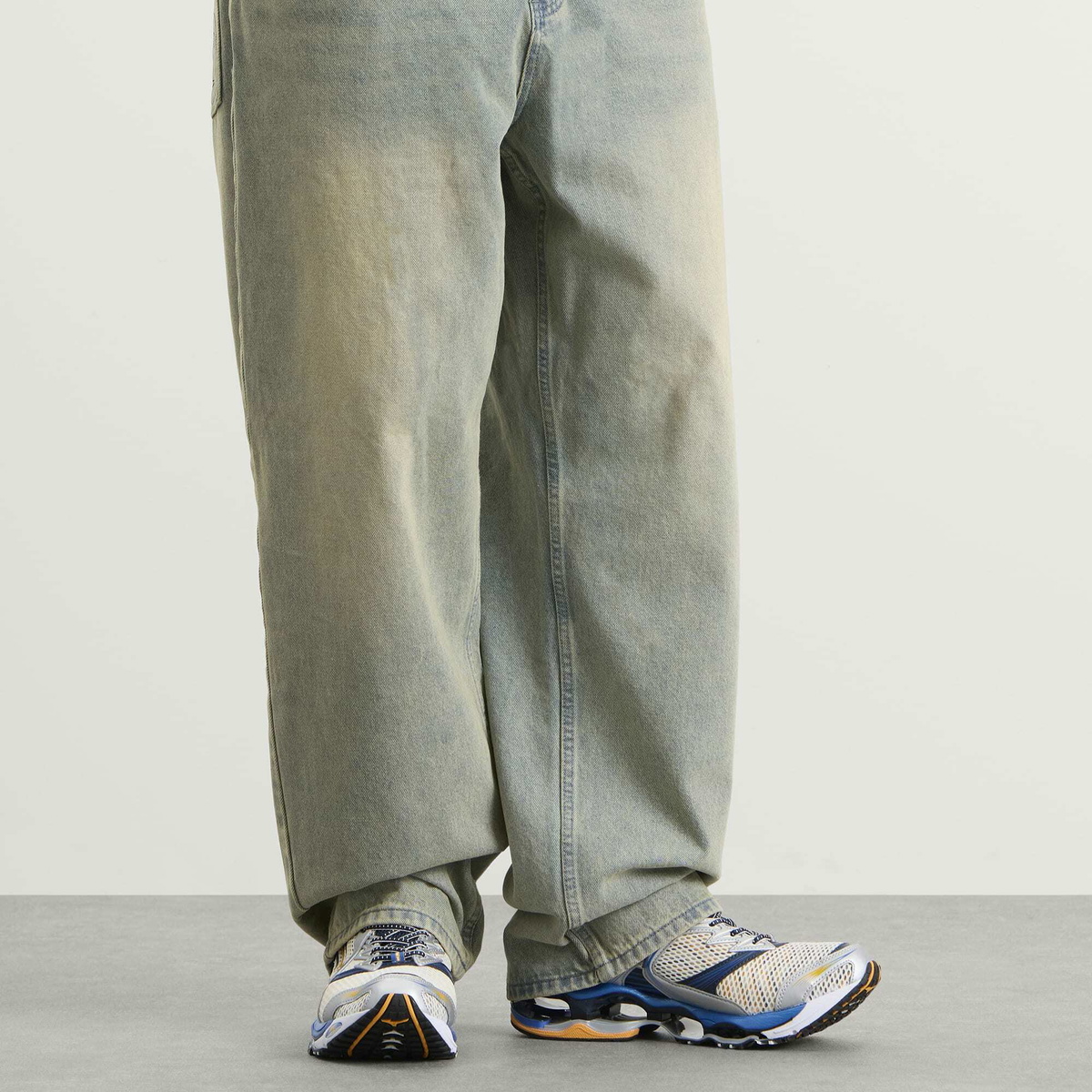Mizuno Wave Prophecy 1 OG Sneaker in Artisan'S Gold
