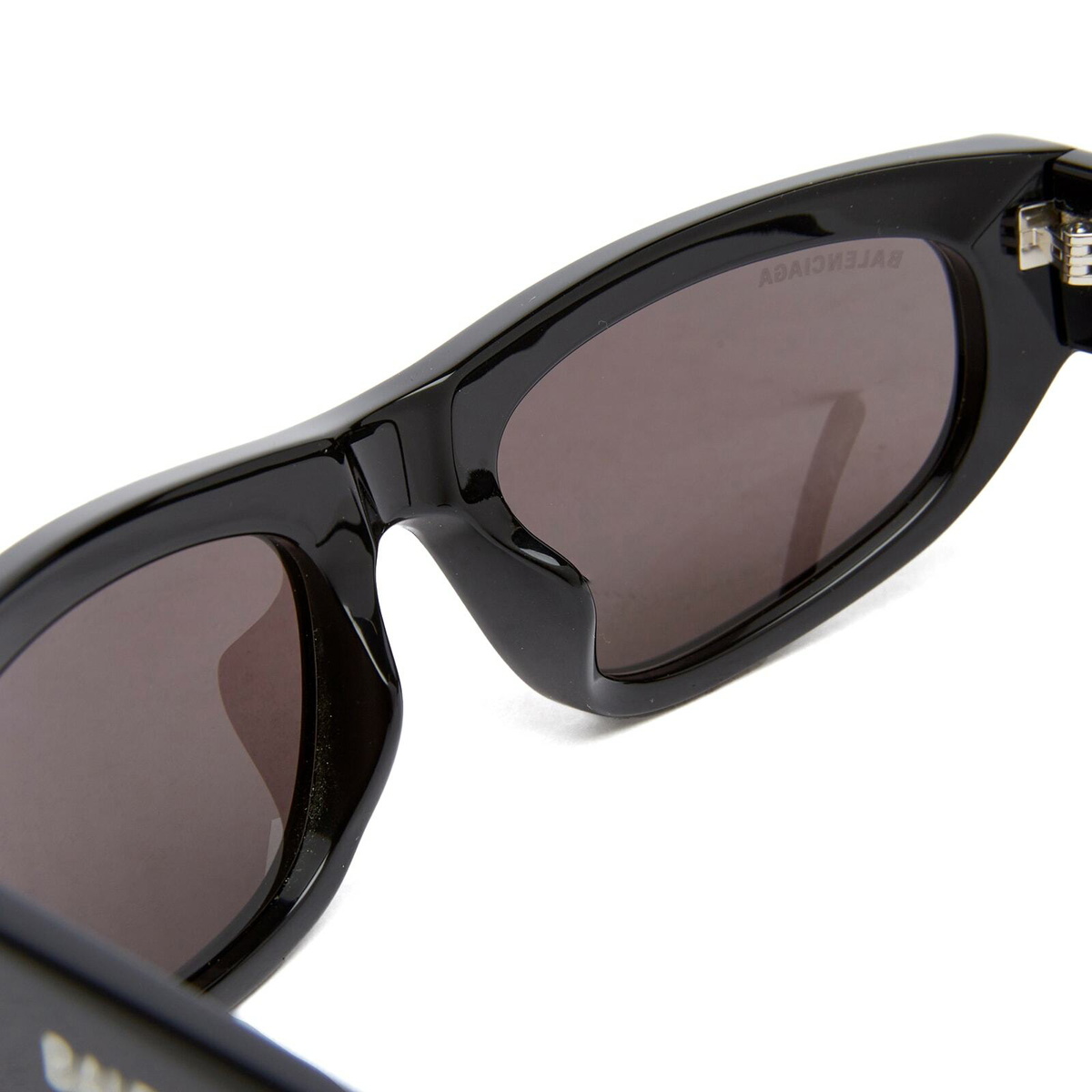 サングラス BALENCIAGA Woman Sunglasses Black BB0388S 001 Balenciaga BB0388S Sunglasses in Black/Grey Balenciaga