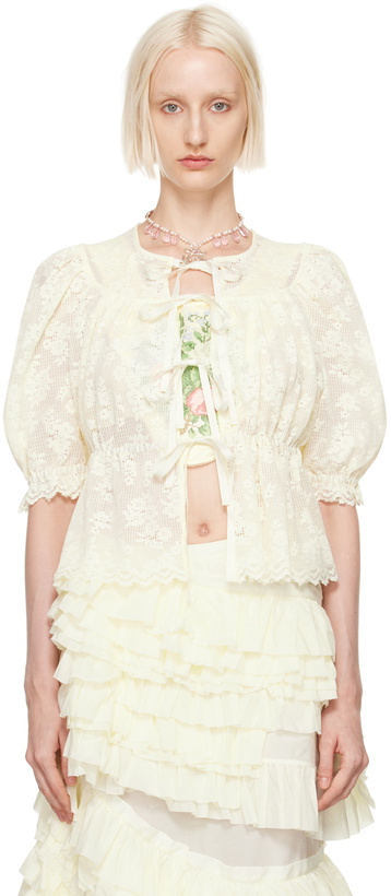 Photo: Yuhan Wang Off-White Floral Lace Blouse