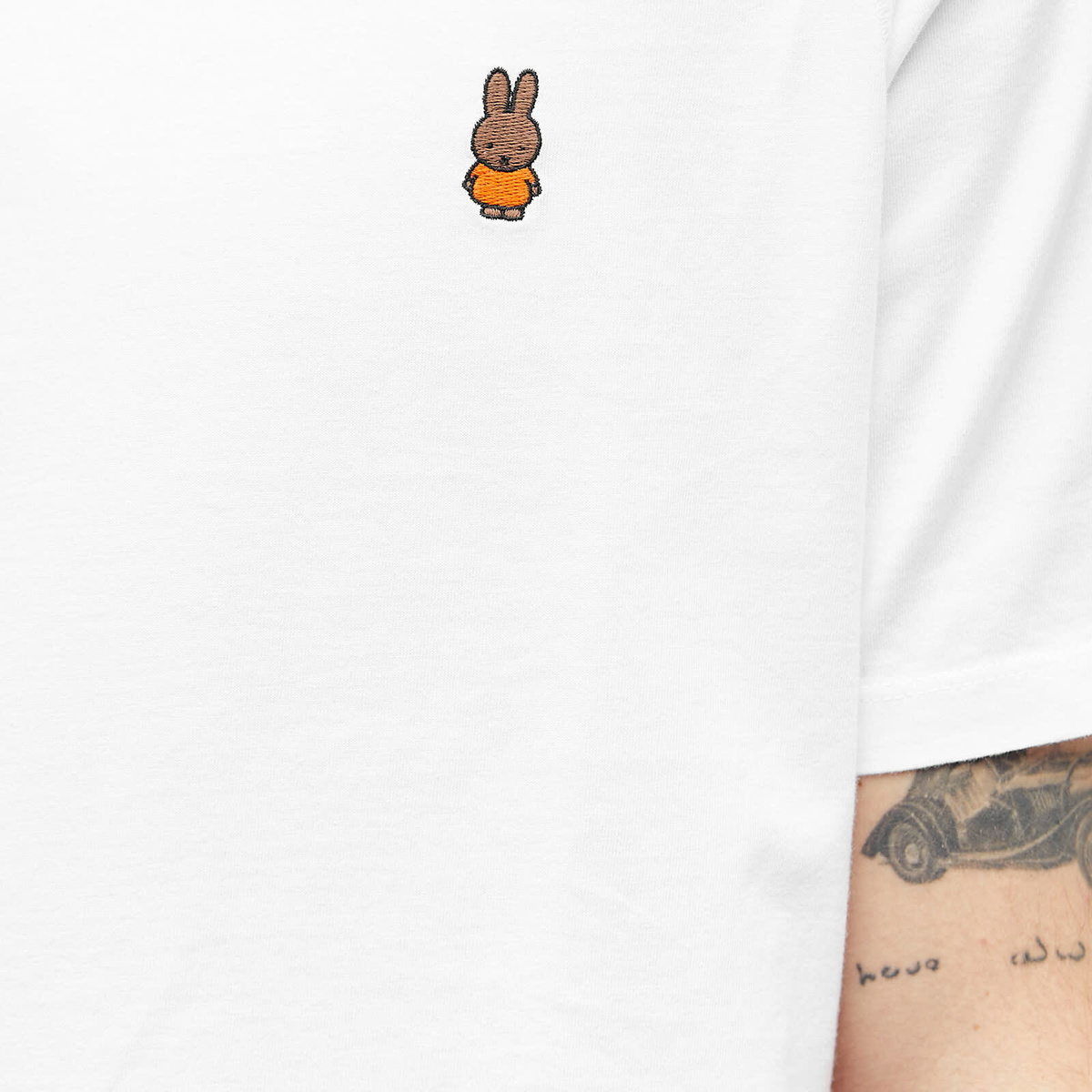 POP TRADING COMPANY／Pop ＆ Miffy Embroidered T-Shir Pop Trading Company Men's x Miffy Embroidered T-Shirt in