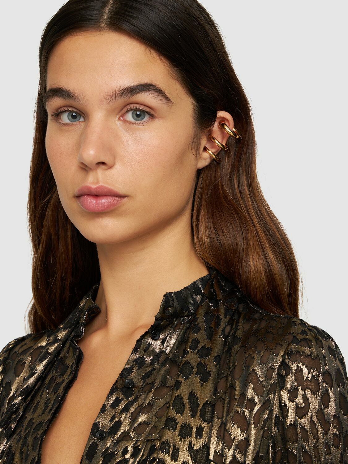 【VALENTINO】valentino garavani rockstud gold-tone ear cuff VALENTINO GARAVANI - Rockstud Mono Ear Cuff Valentino Garavani