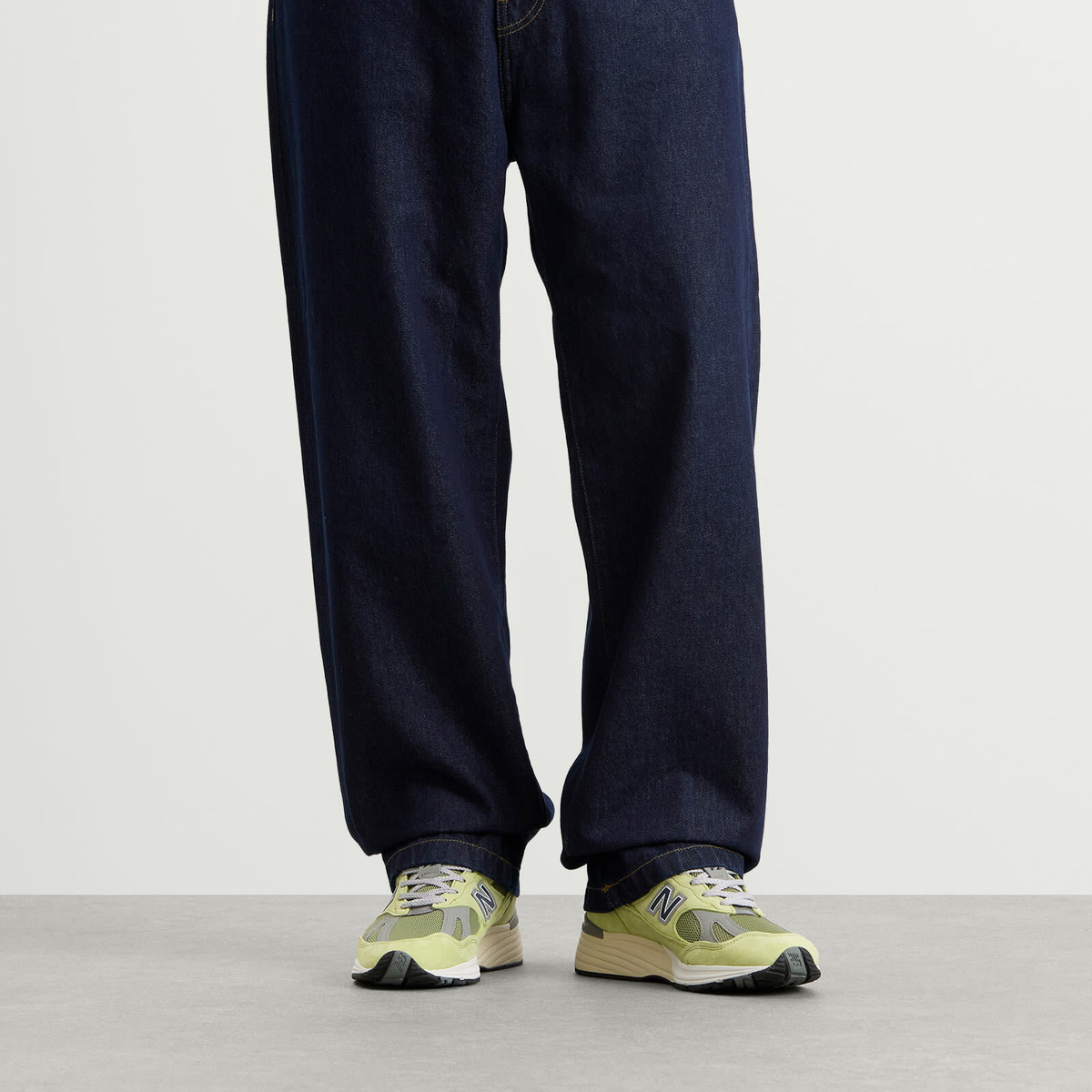 New Balance 991v2 Sneaker in Green Banana/Moss