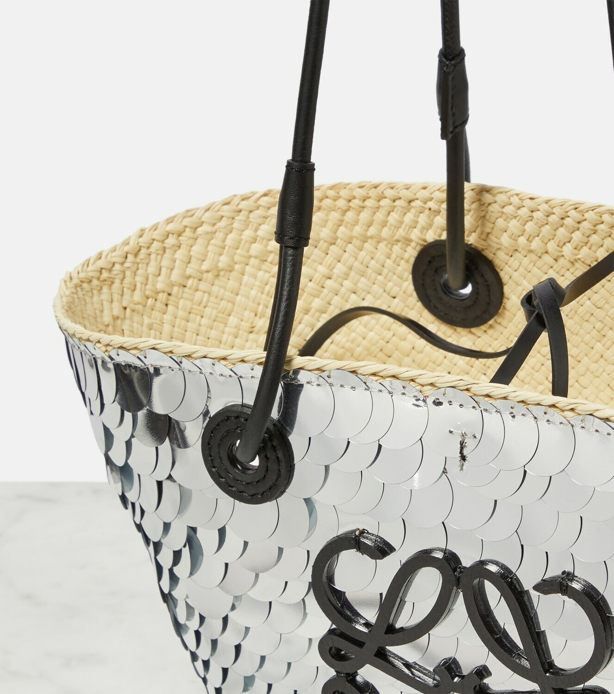 定番かごバッグのスモール！【LOEWE】Medium anagram basket 定番かごバッグのスモール！【LOEWE】Medium anagram basket