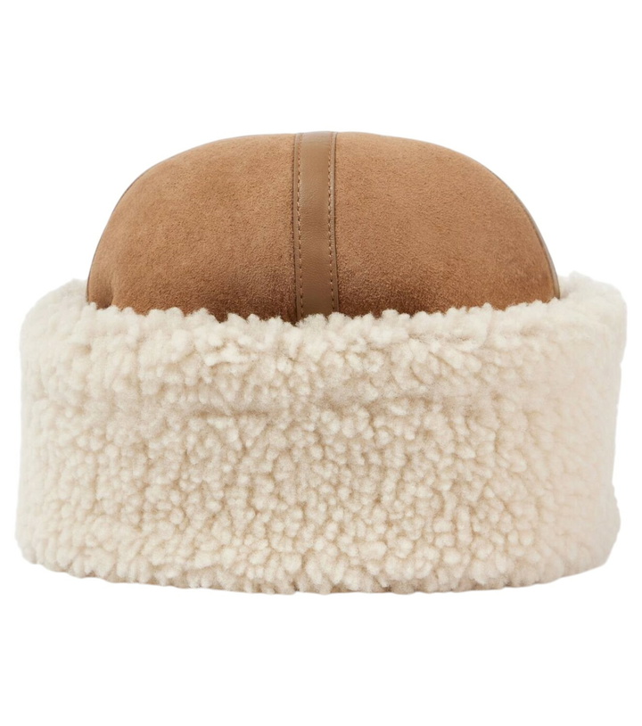Photo: Toteme Leather-trimmed shearling and suede hat