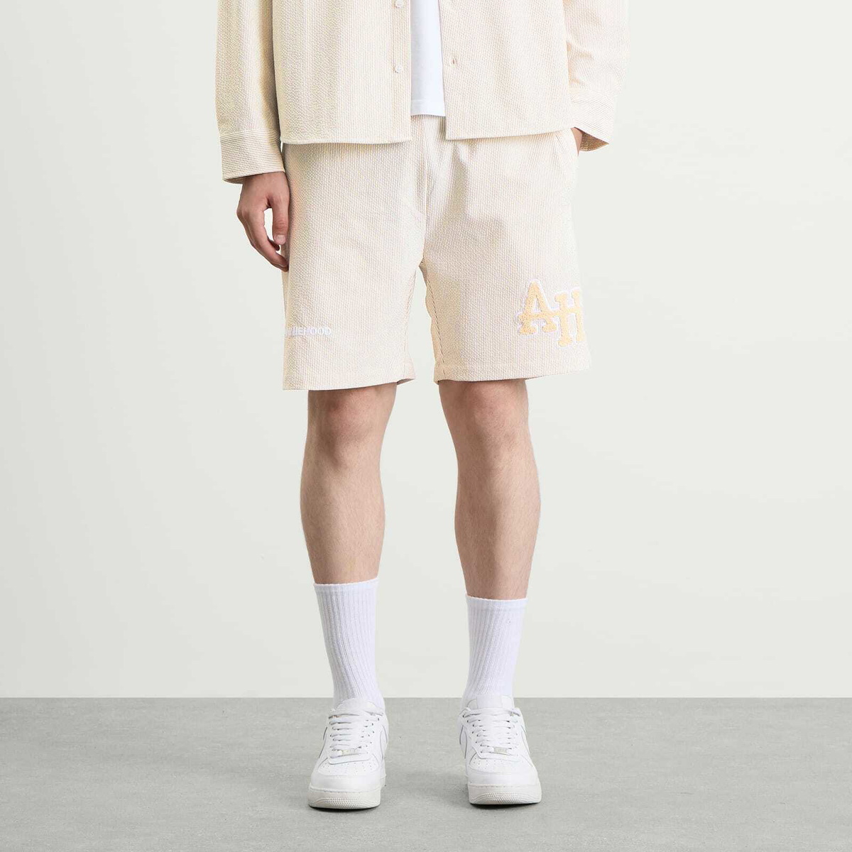 ANNIE HOOD Men's College Seersucker Shorts in Beige