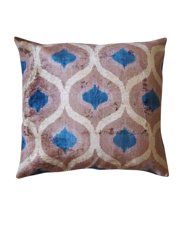 Photo: Les Ottomans Velvet Cushion