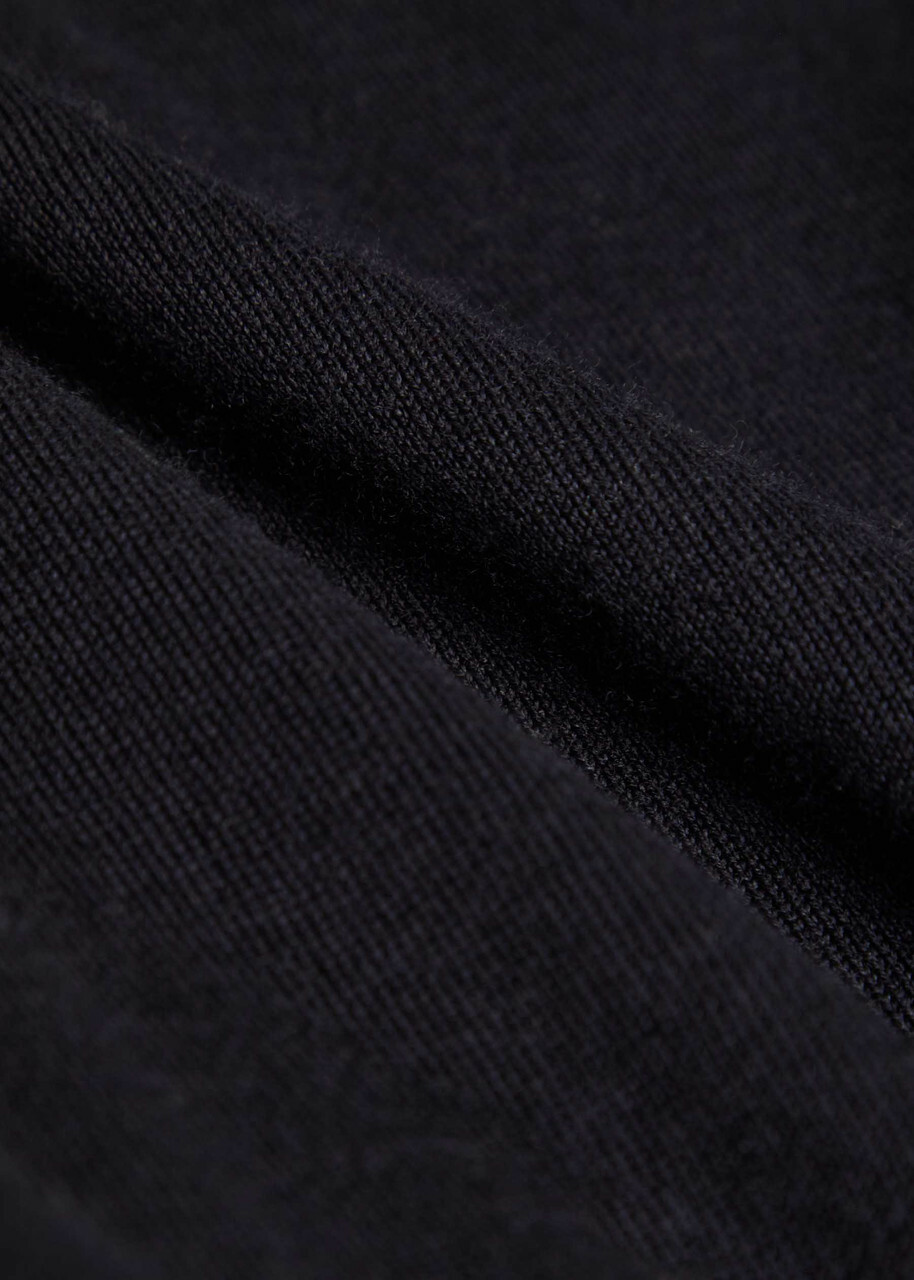 Allude Black