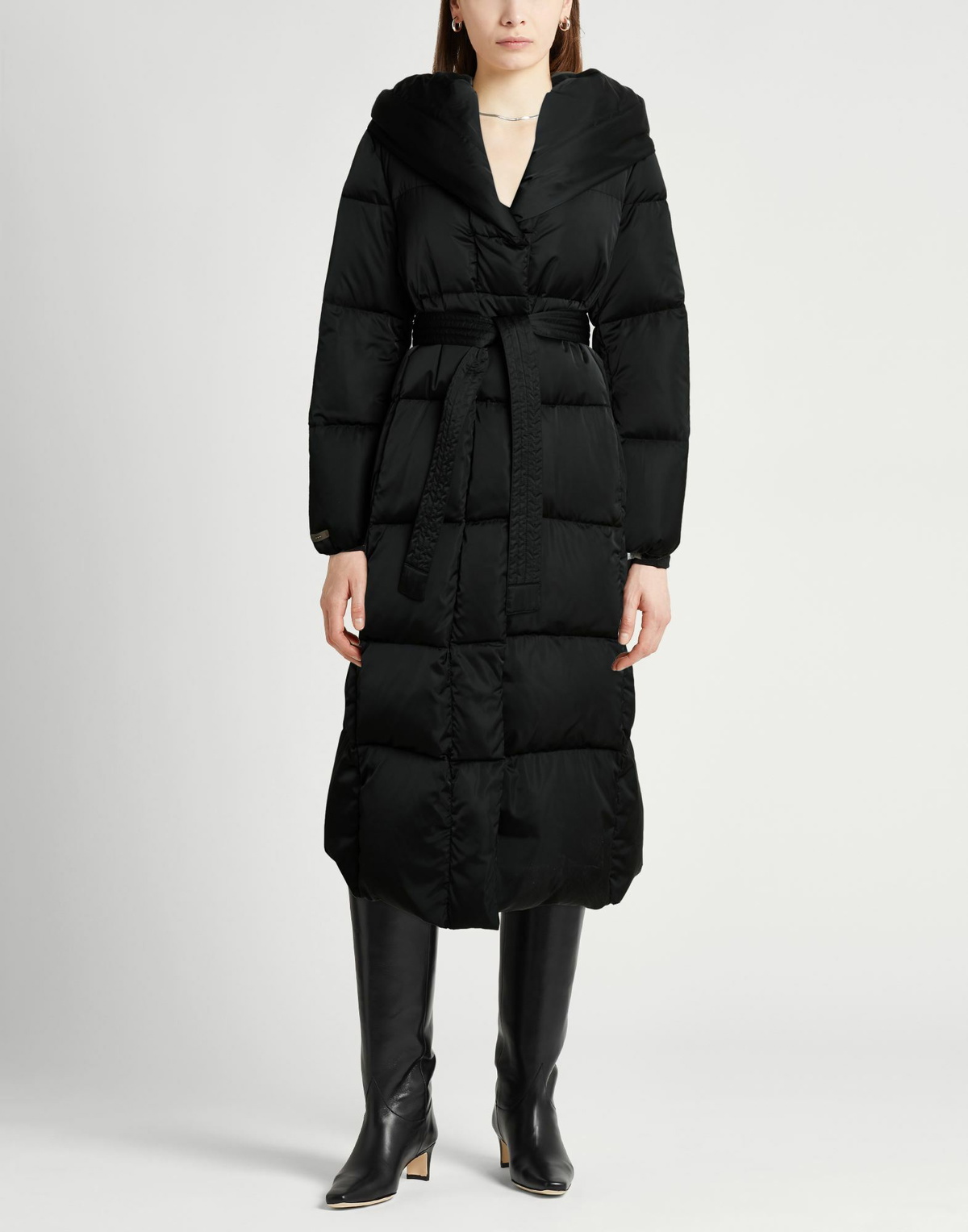 Peserico Womens Puffer in Black