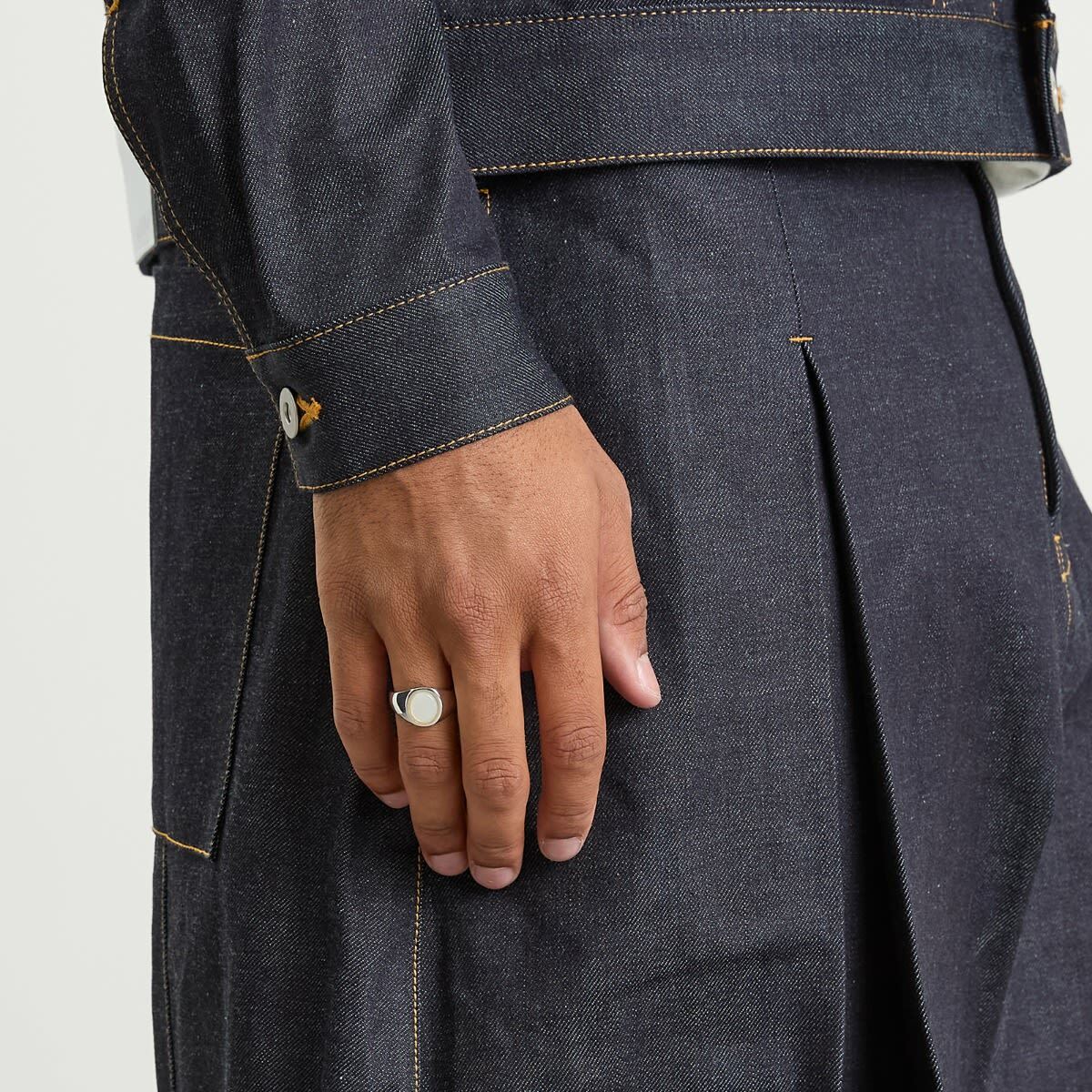 Tom Wood Kim Mother Of Pearl Ring in Silver/White
